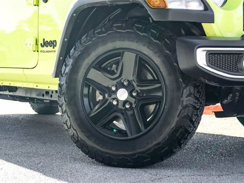 Used 2023 Jeep Gladiator Sport image 2