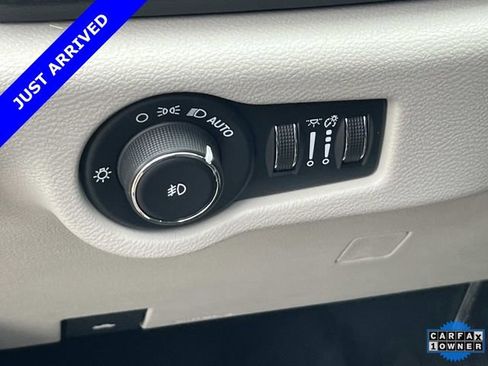 Certified 2020 Chrysler Pacifica Touring-L image 29