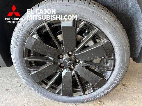 New 2026 Mitsubishi Outlander LE FWD image 8