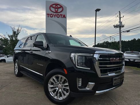 Used 2023 GMC Yukon XL SLT AWD/4WD image 1