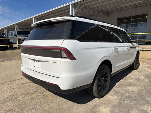 Used 2025 Lincoln Navigator L Reserve w/ Jet Appearance Package image 5