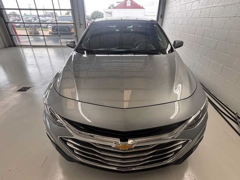Used 2025 Chevrolet Malibu LT FWD image 2