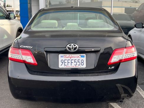 Used 2011 Toyota Camry LE image 5