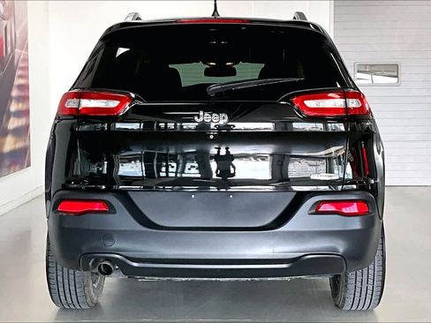 Used 2016 Jeep Cherokee Latitude w/ Cold Weather Group image 5