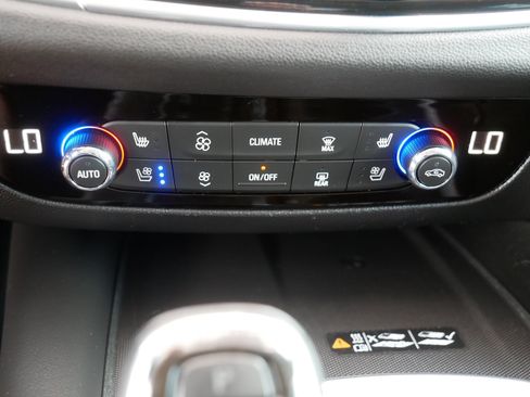 Used 2020 Buick Enclave Avenir w/ Avenir Technology Package AWD/4WD image 23
