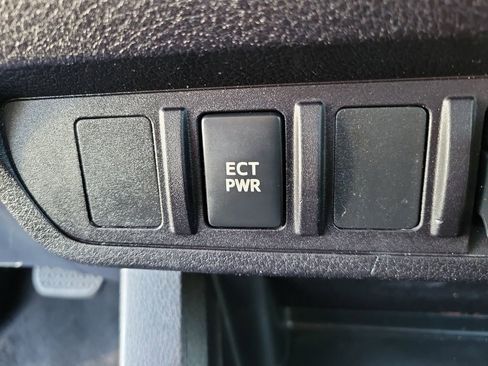 Used 2018 Toyota Tacoma TRD Sport image 21