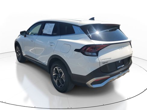 Used 2025 Kia Sportage LX image 3