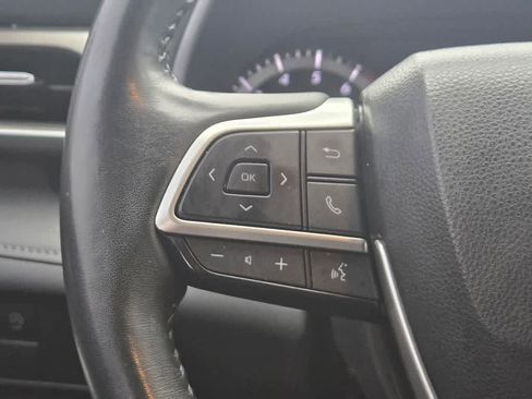 Used 2023 Toyota Highlander XLE image 10