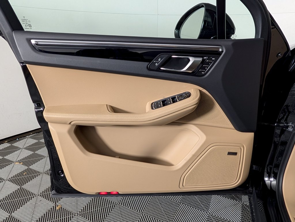 Certified 2026 Porsche Macan AWD/4WD image 25