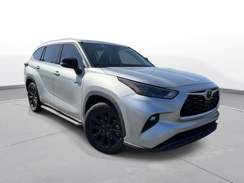 Used 2022 Toyota Highlander XLE image 4