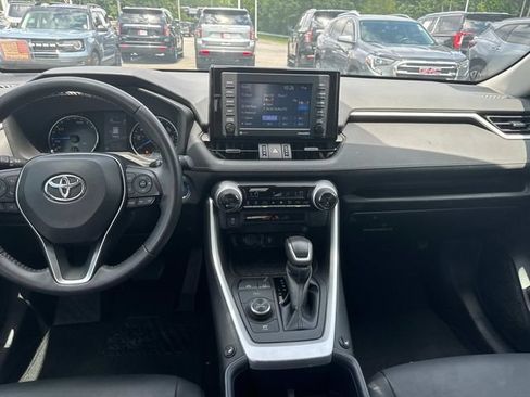 Used 2022 Toyota RAV4 XLE Premium AWD/4WD image 20