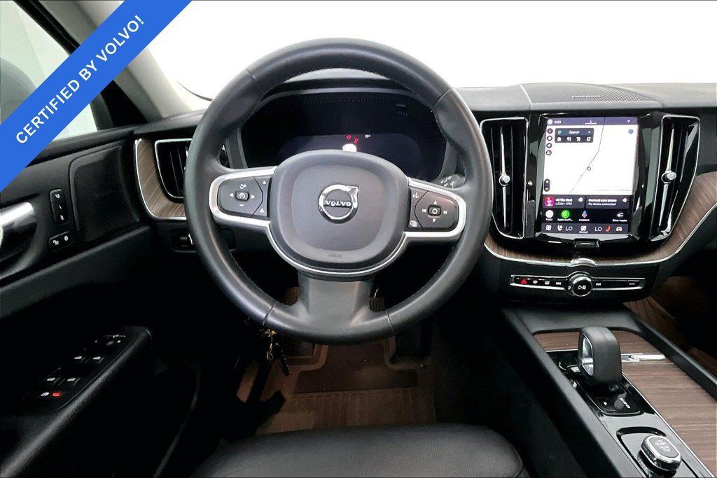 Used 2022 Volvo XC60 B5 Momentum w/ Climate Package AWD/4WD image 3