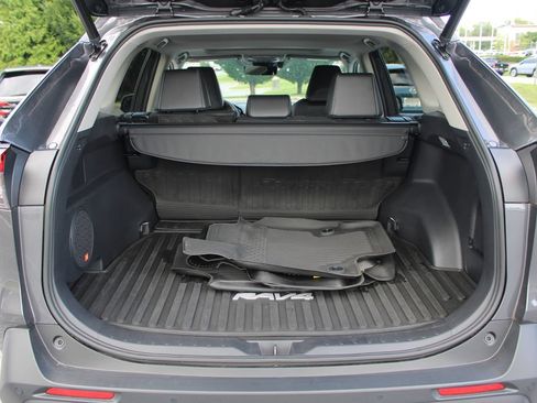 Used 2021 Toyota RAV4 XLE Premium AWD/4WD image 33