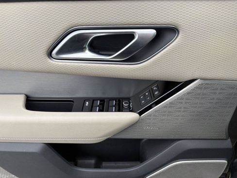 Used 2019 Land Rover Range Rover Velar R-Dynamic SE AWD/4WD image 12