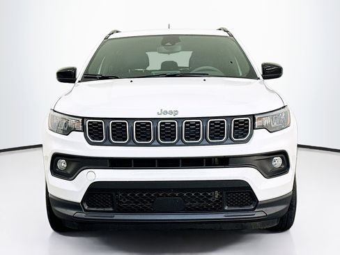 Used 2025 Jeep Compass Latitude image 2