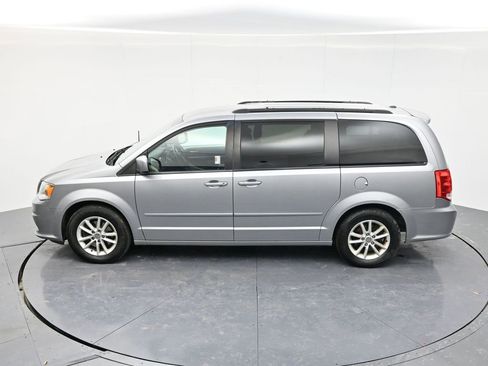 Used 2016 Dodge Grand Caravan SXT image 47