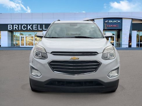 Used 2017 Chevrolet Equinox LT image 2