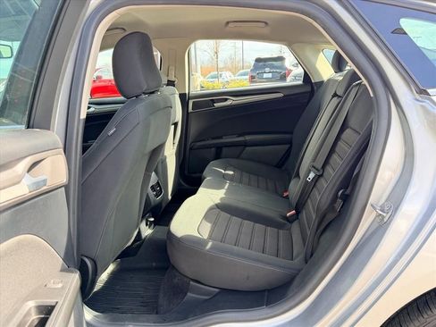 Used 2020 Ford Fusion SE image 12