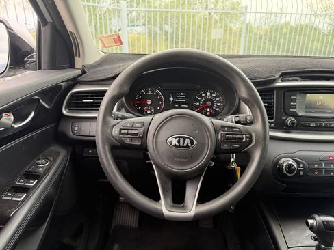 Used 2017 Kia Sorento FWD image 10