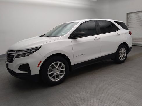 Used 2022 Chevrolet Equinox LS w/ LS Convenience Package FWD image 2