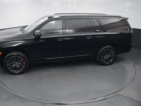 Used 2026 Cadillac Escalade ESV Platinum Sport w/ LPO, Floor Liner Package AWD/4WD image 42