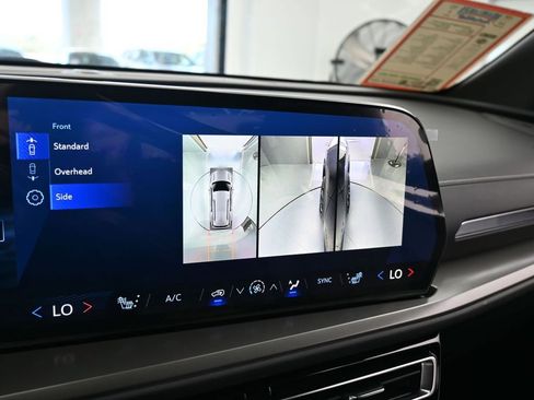 Used 2025 Chevrolet Traverse LT w/ Midnight/Sport Edition image 30