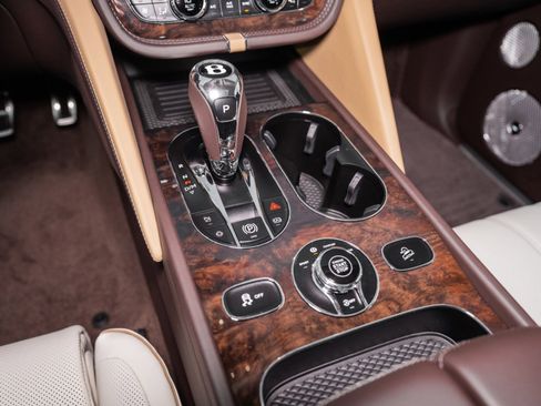 Used 2025 Bentley Bentayga Extended Wheelbase image 49