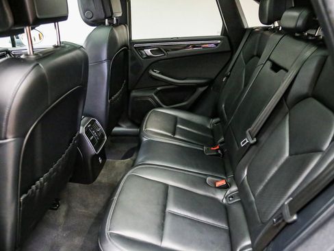 Used 2023 Porsche Macan AWD/4WD image 24