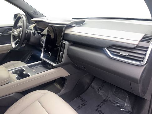 Used 2026 GMC Acadia Elevation w/ Elevation Premium Package FWD image 57