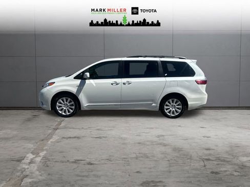Used 2017 Toyota Sienna XLE w/ XLE Navigation Package AWD/4WD image 2