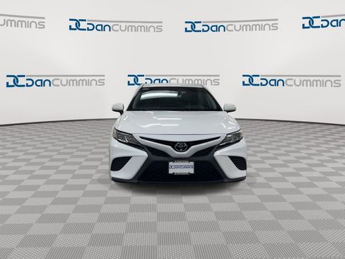 Used 2019 Toyota Camry SE FWD image 3