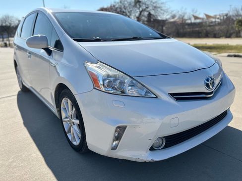 Used 2013 Toyota Prius V Two image 4