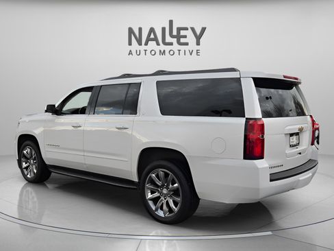 Used 2019 Chevrolet Suburban LT image 2