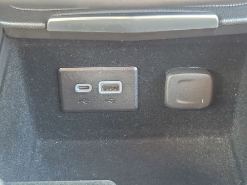 Used 2019 Cadillac XT4 Premium Luxury image 27