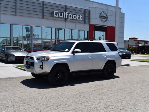 Used 2023 Toyota 4Runner SR5 Premium w/ Moonroof Package RWD image 2