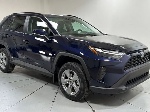 Used 2025 Toyota RAV4 XLE image 3