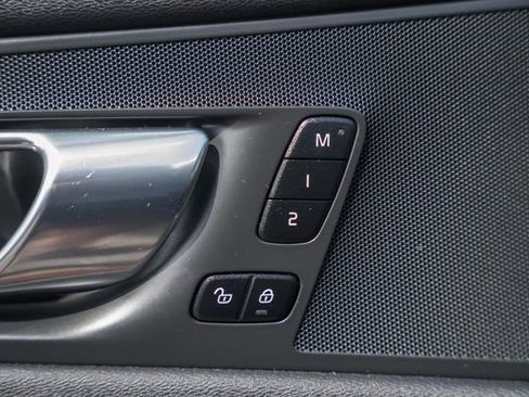 Used 2021 Volvo XC60 T5 Momentum w/ Advanced Package image 41