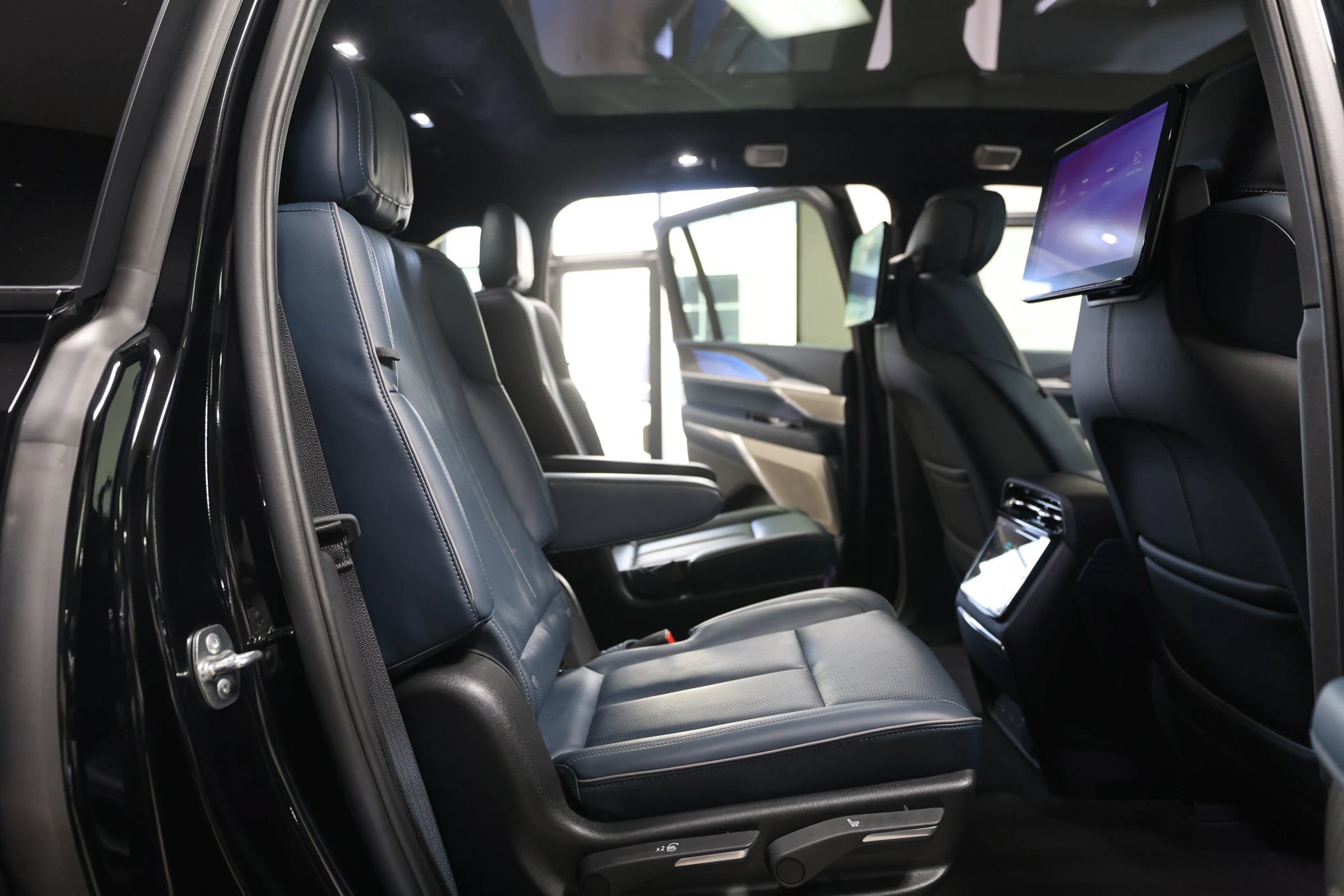 Used 2025 Cadillac Escalade IQ Sport 2 AWD/4WD image 57