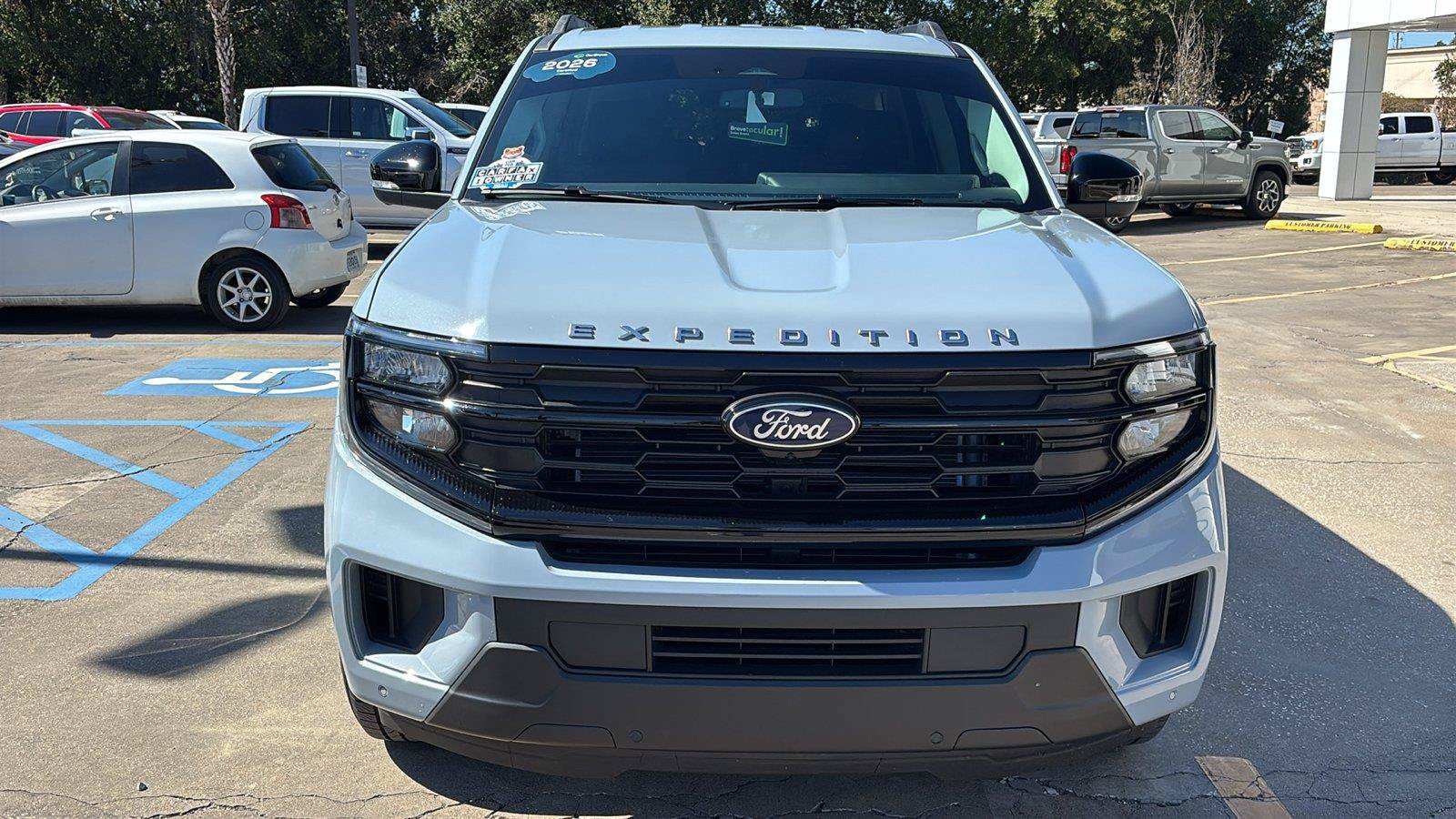 Used 2026 Ford Expedition Active RWD image 2