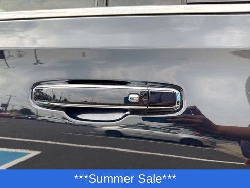 Used 2023 GMC Yukon XL Denali image 10