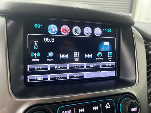 Used 2018 Chevrolet Suburban LT w/ LT Signature Package AWD/4WD image 18
