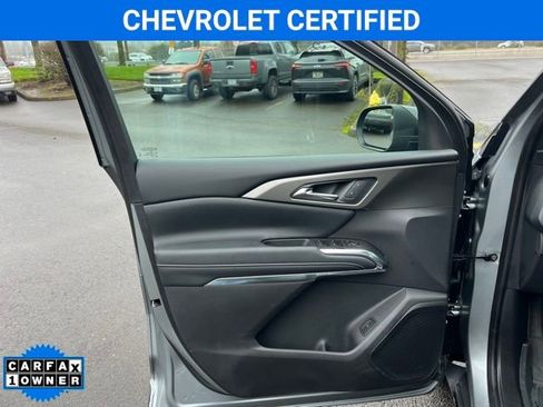 Certified 2025 Chevrolet Traverse LT w/ Sun and Wheel Package image 17