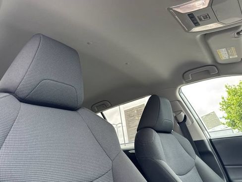 Used 2022 Toyota RAV4 LE AWD/4WD image 19