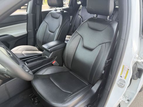 Certified 2025 Jeep Compass Limited AWD/4WD image 16