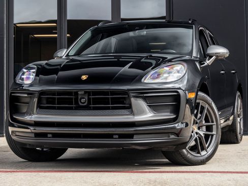 Certified 2023 Porsche Macan Turbo image 1