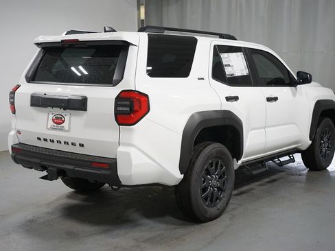 New 2026 Toyota 4Runner SR5 AWD/4WD image 9