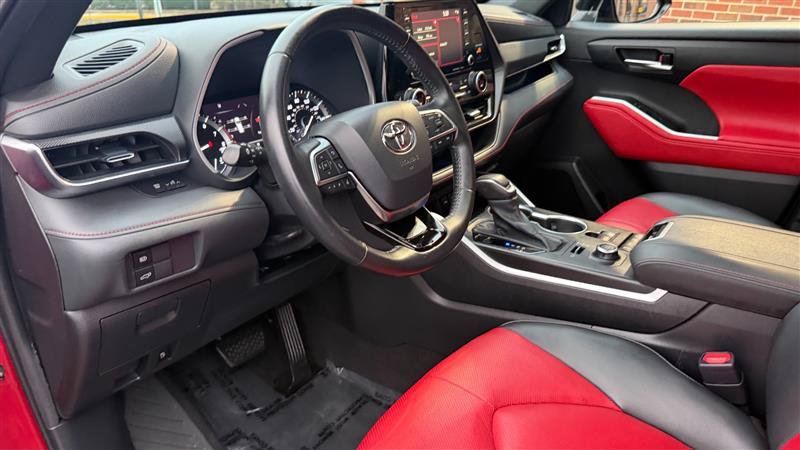 Used 2021 Toyota Highlander XSE AWD/4WD image 24