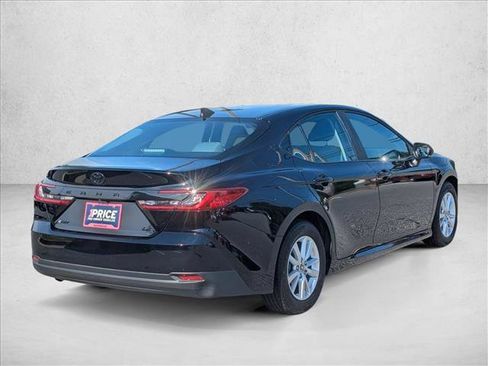 Used 2025 Toyota Camry LE w/ Convenience Package FWD image 5