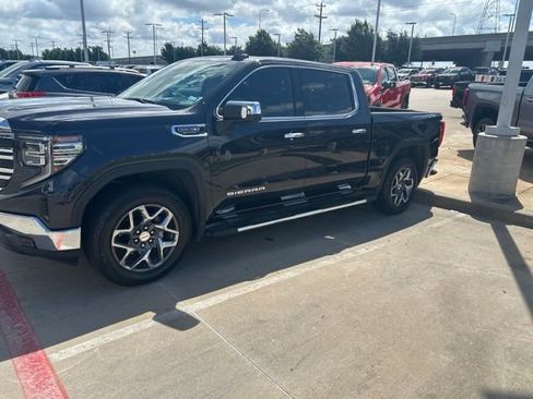 Used 2022 GMC Sierra 1500 SLT AWD/4WD image 3