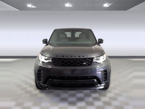 Used 2025 Land Rover Discovery Dynamic SE image 4
